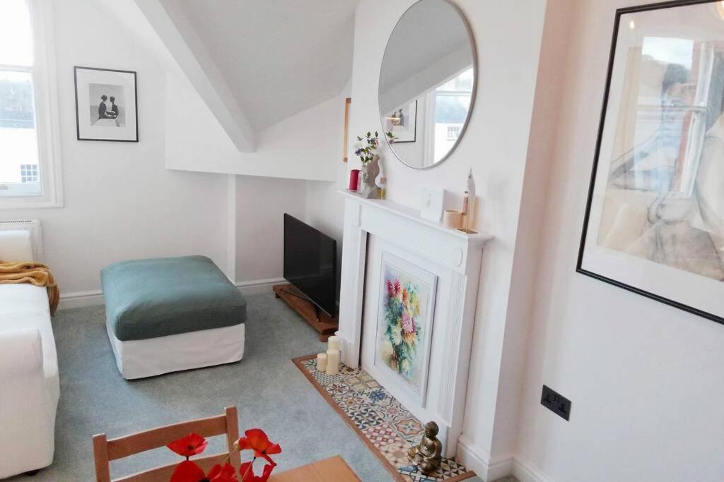Cosy, Elegant Apartment In Heart Of Ludlow Town Zewnętrze zdjęcie
