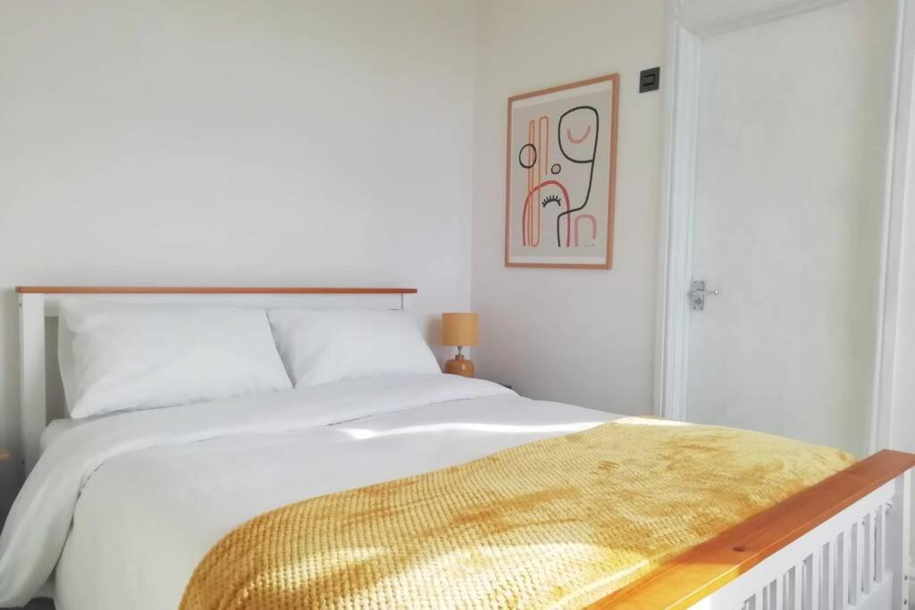Cosy, Elegant Apartment In Heart Of Ludlow Town Zewnętrze zdjęcie