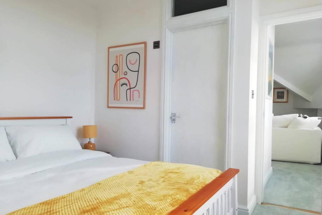Cosy, Elegant Apartment In Heart Of Ludlow Town Zewnętrze zdjęcie
